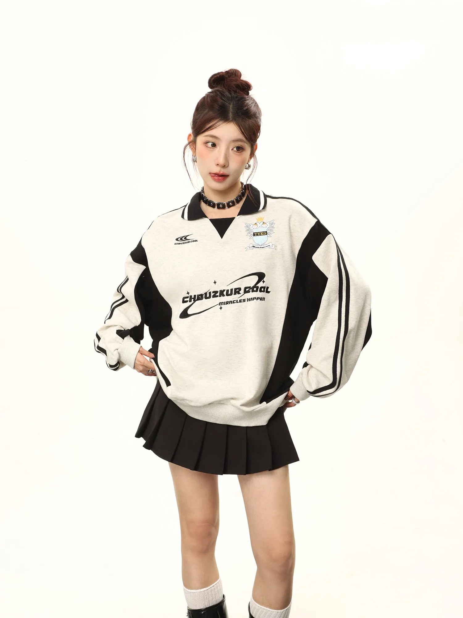 Contrast color embroidered sweatshirt