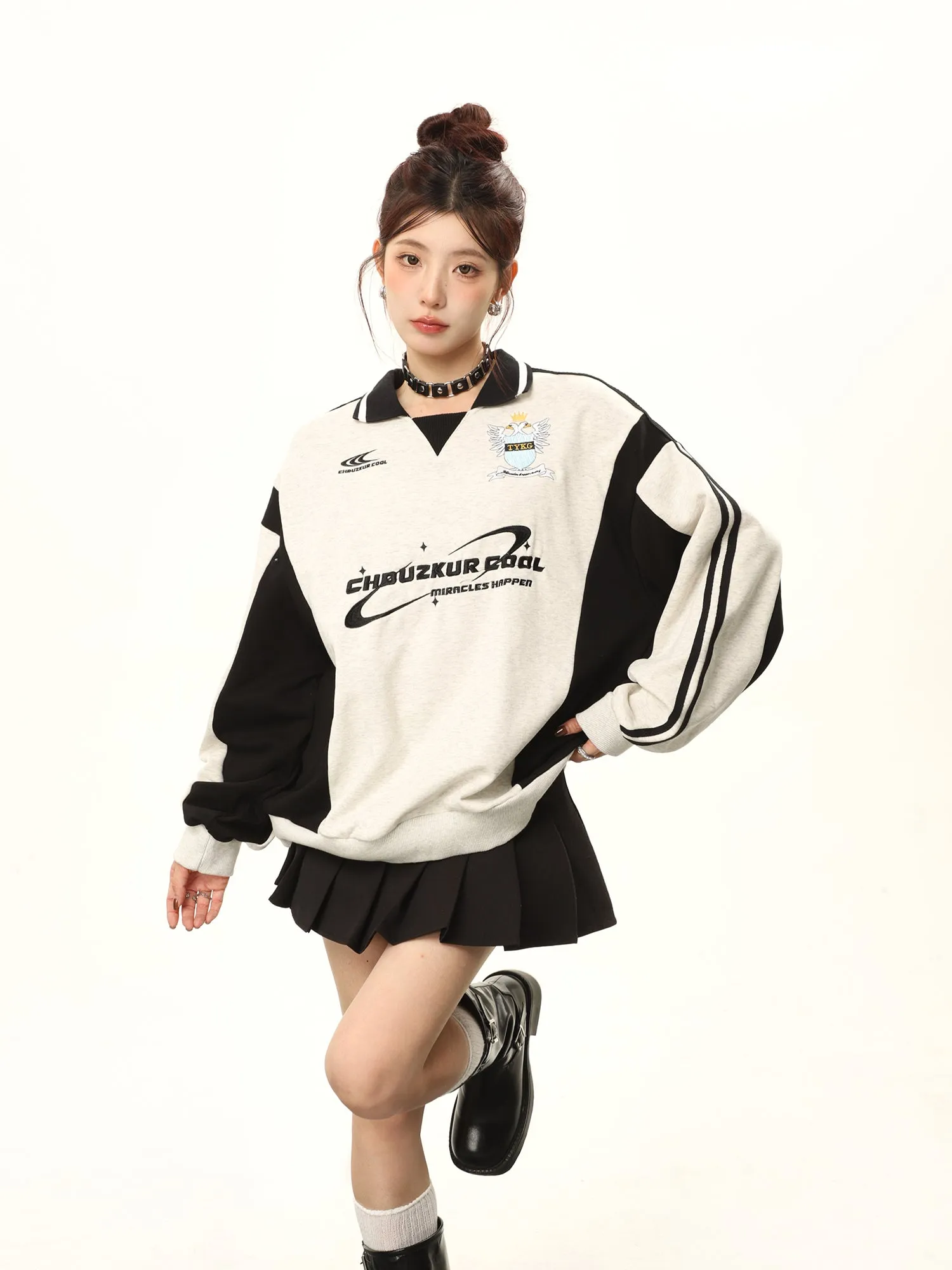 Contrast color embroidered sweatshirt