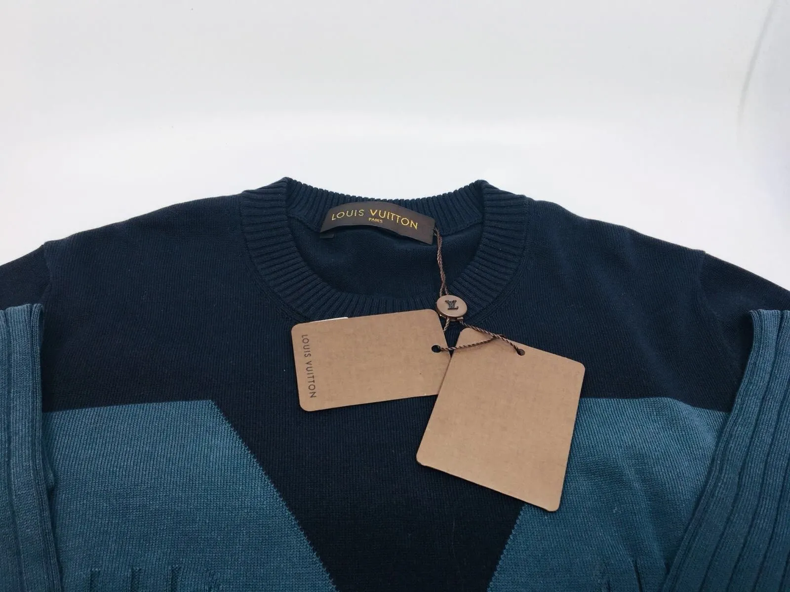 Graphic V Crewneck