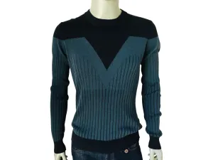 Graphic V Crewneck