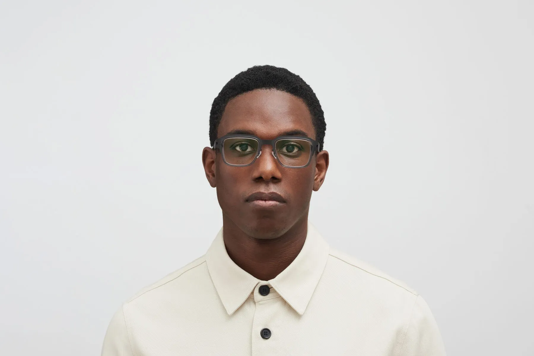 KENTON-Black / Clear Ash