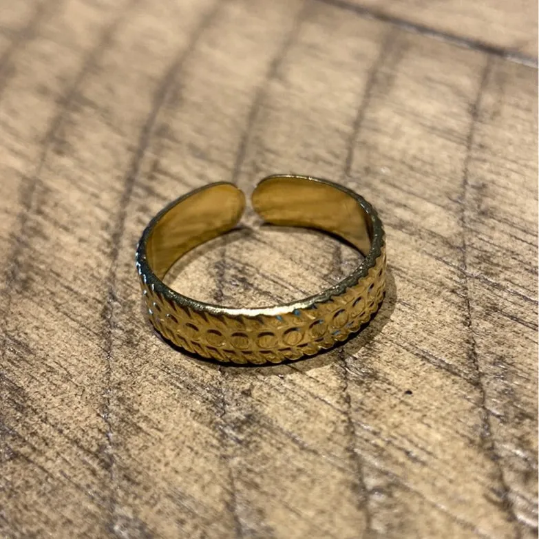 Laina Adjustable Ring