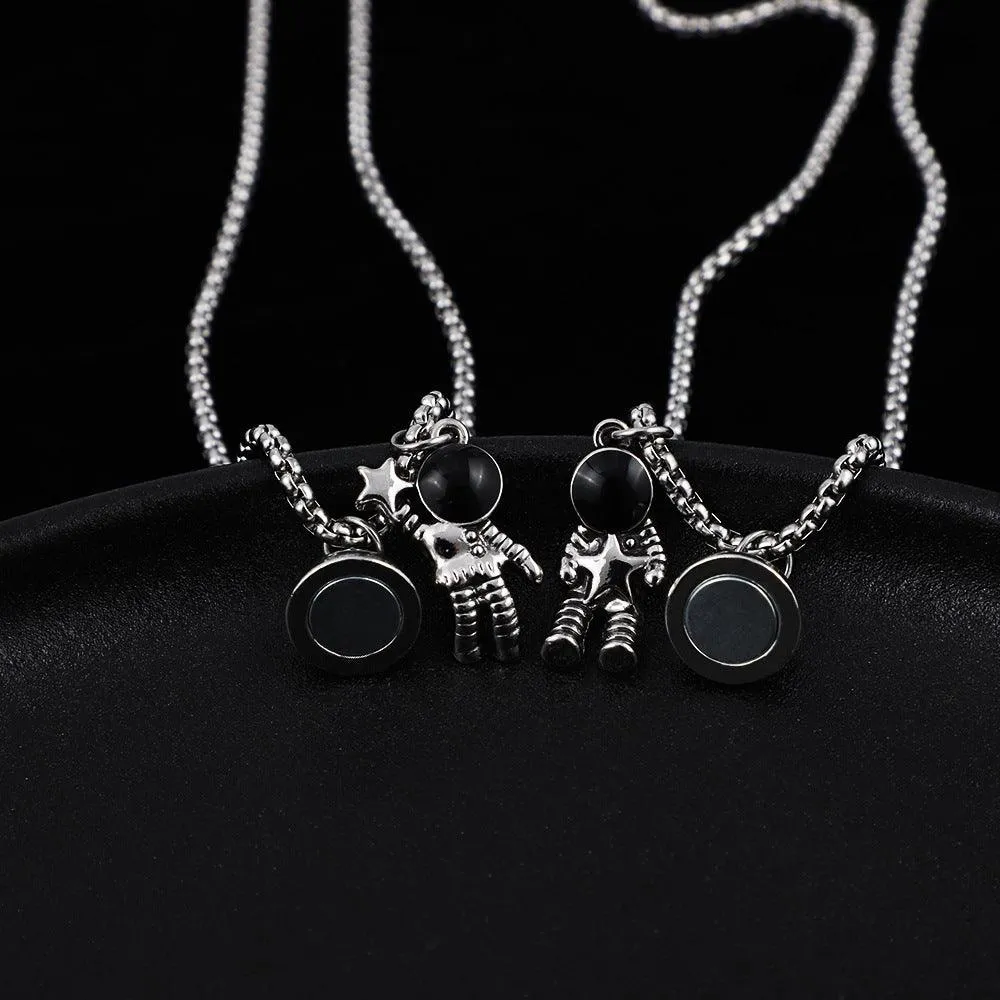Magnet Astronaut Couples Pendant