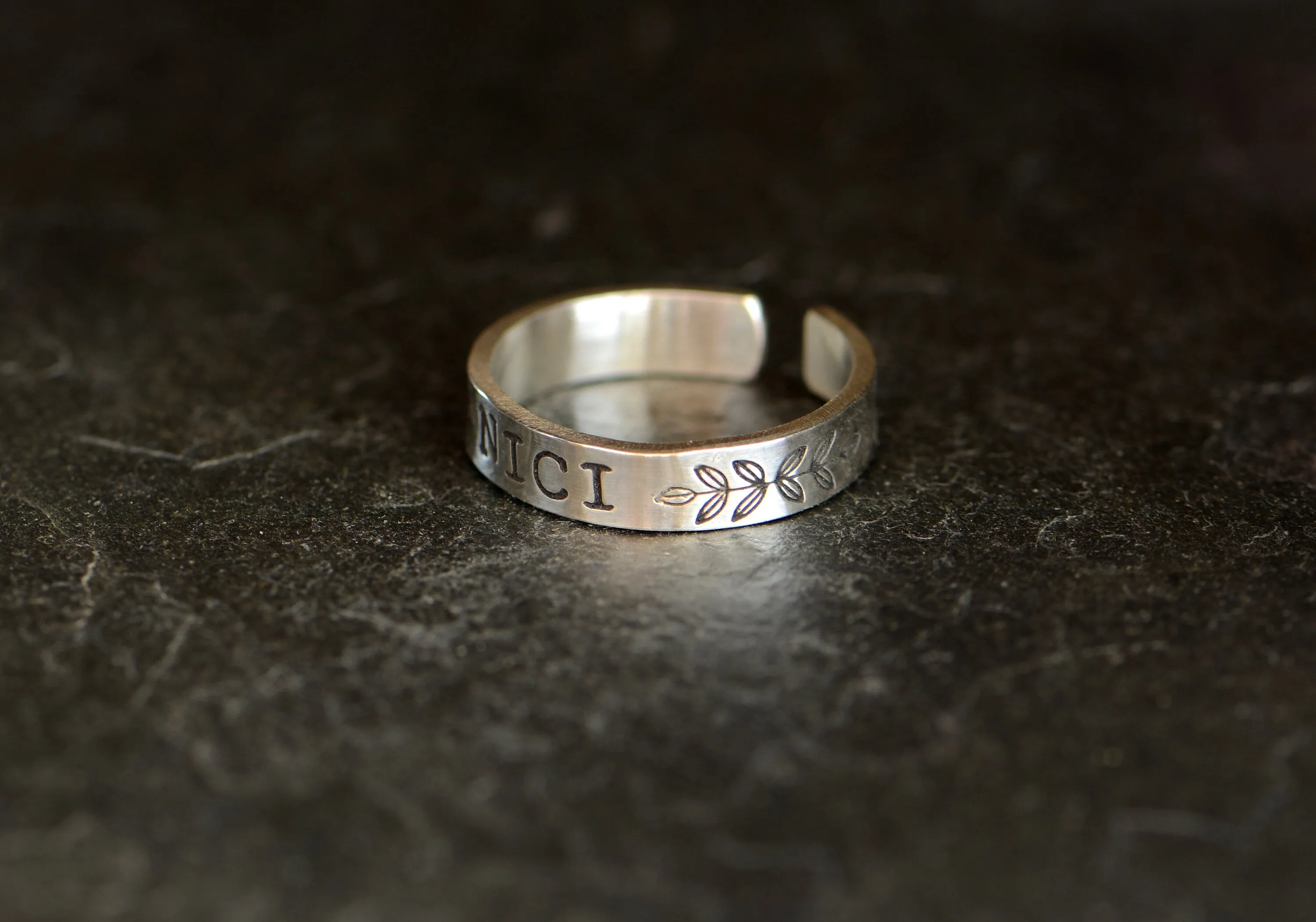 Personalized sterling silver name toe ring with leaf design