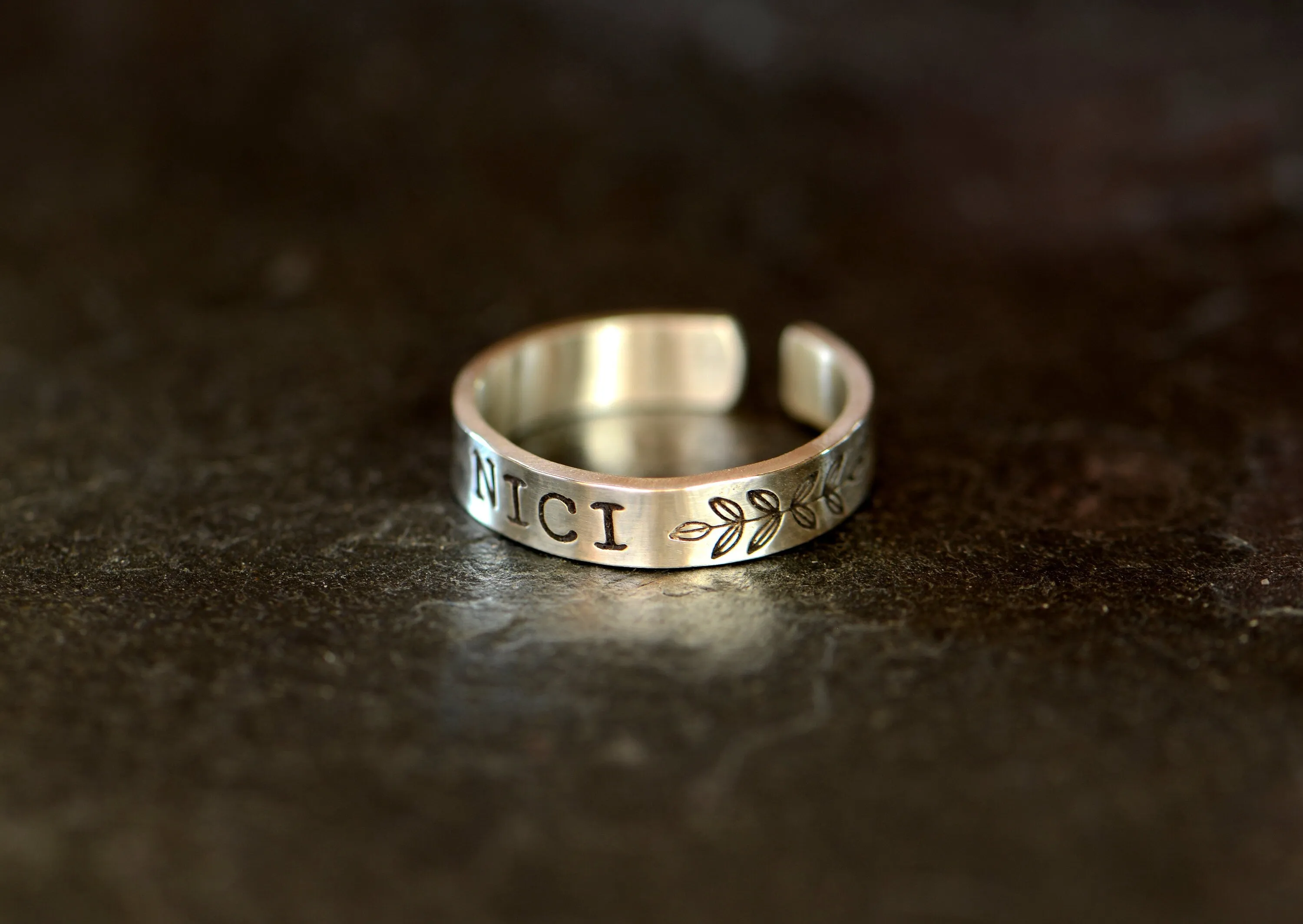 Personalized sterling silver name toe ring with leaf design