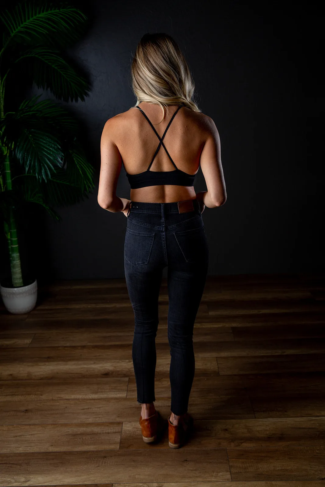 REVEL CROP TOP BLACK