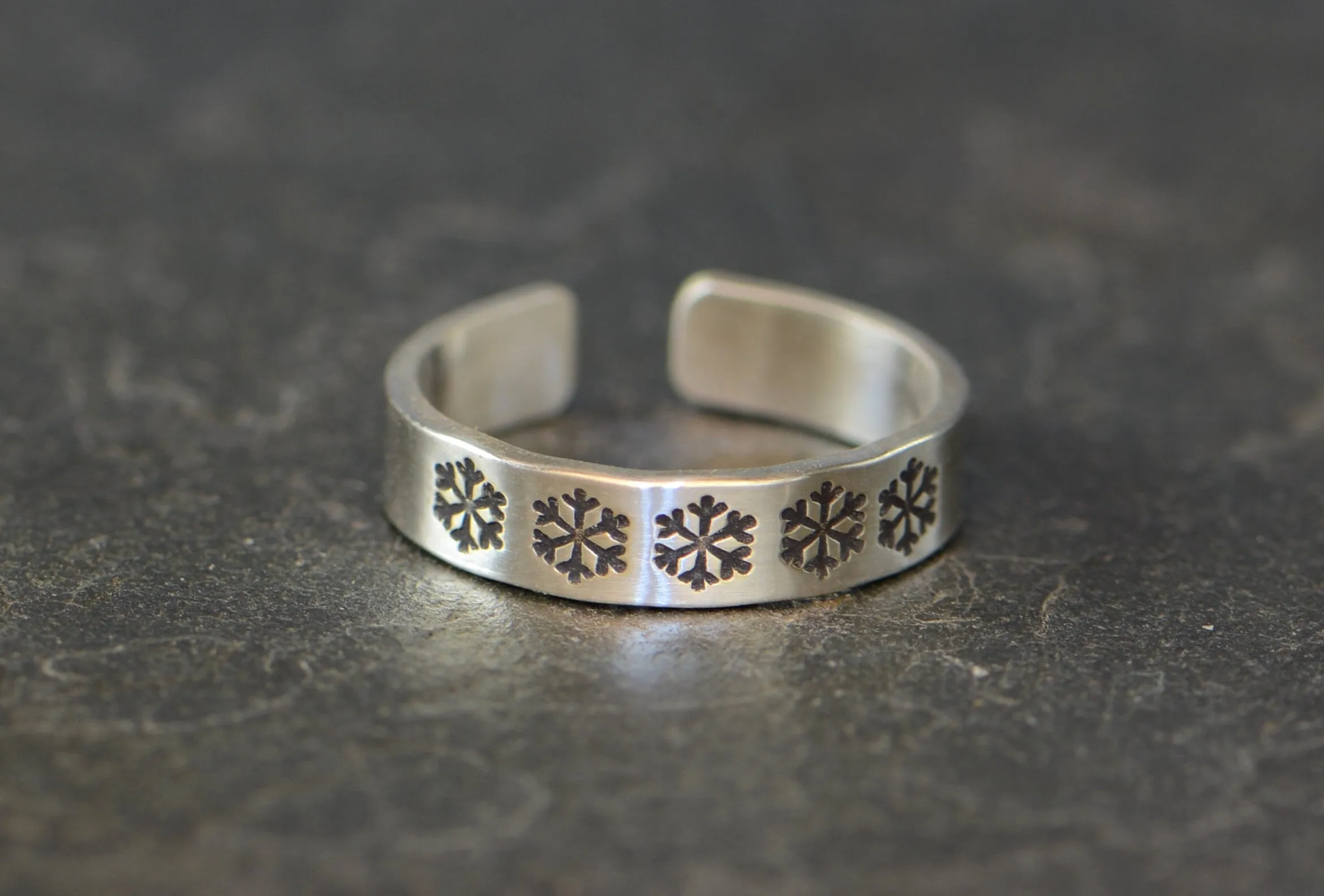 Sterling Silver Toe Ring – Snowflakes and Winter Theme