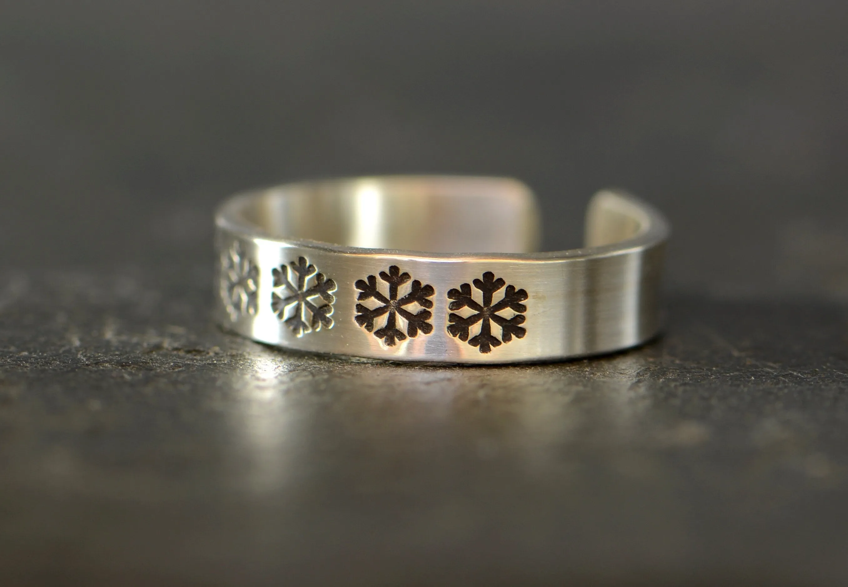 Sterling Silver Toe Ring – Snowflakes and Winter Theme