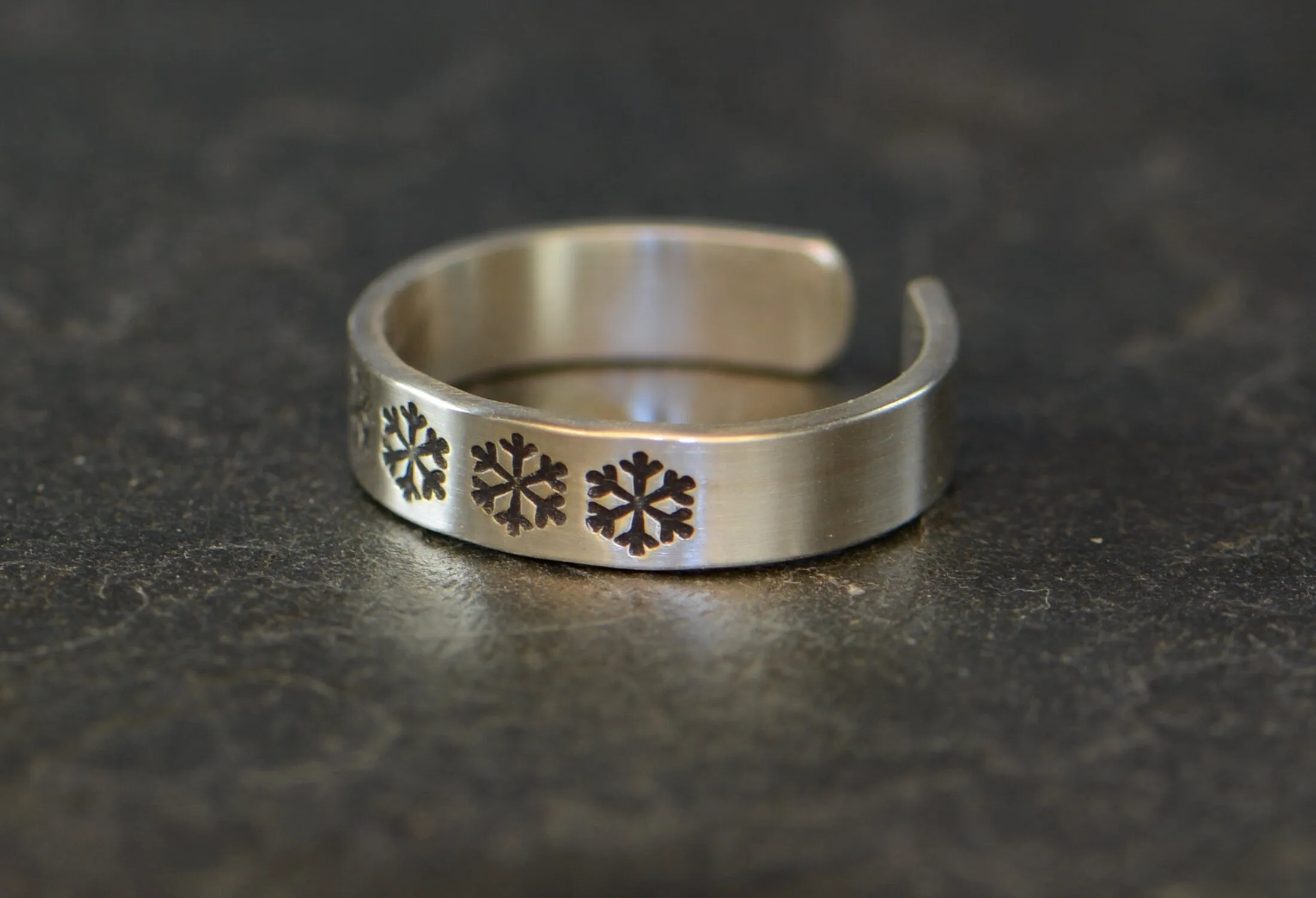 Sterling Silver Toe Ring – Snowflakes and Winter Theme