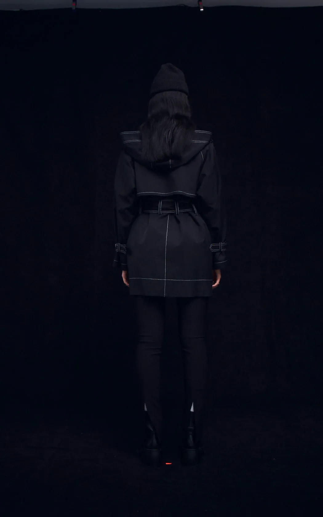 SUSTAINABLE WATER RESISTANT SHORT TRENCH COAT