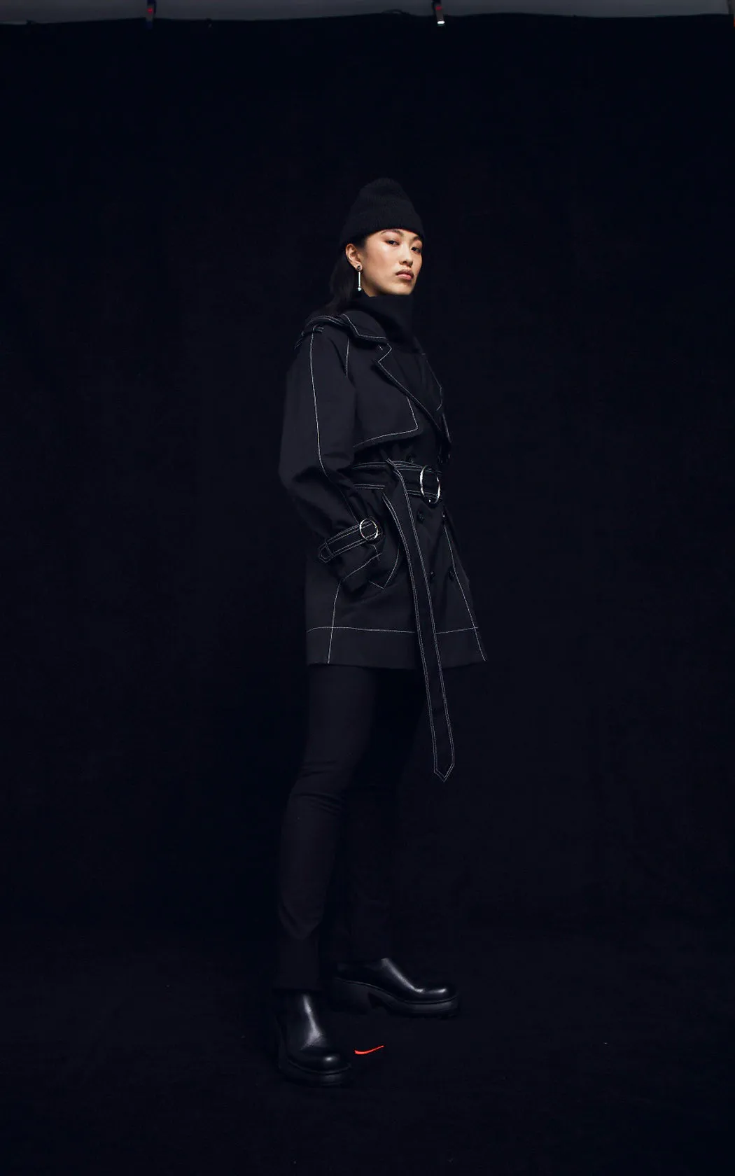 SUSTAINABLE WATER RESISTANT SHORT TRENCH COAT