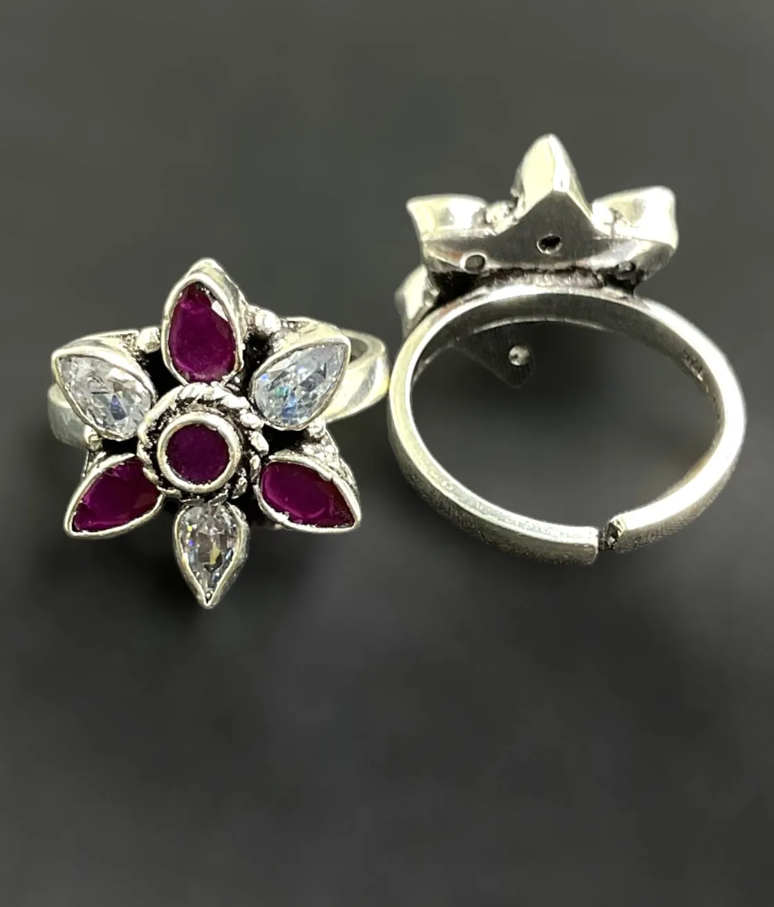 The Kadambini Gemstone Silver Toe-Rings(Red\White)