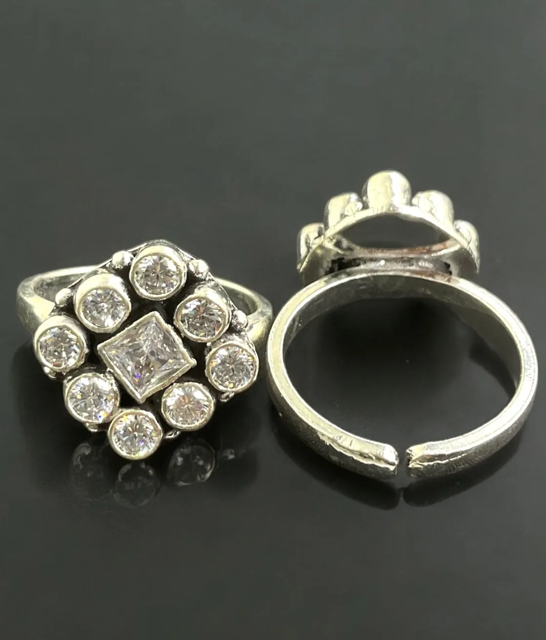 The Pranith Silver Gemstone Toe-Rings