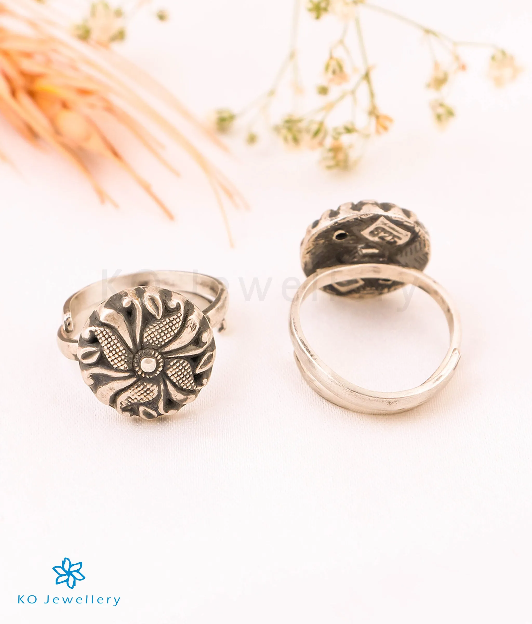 The Vipula Silver Toe-Rings (Oxidised)
