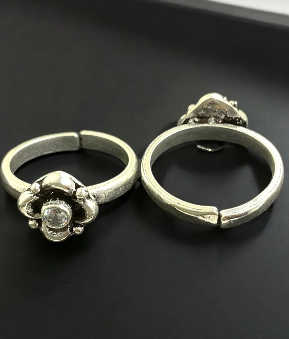 The Vismaya Silver Gemstone Toe-Rings