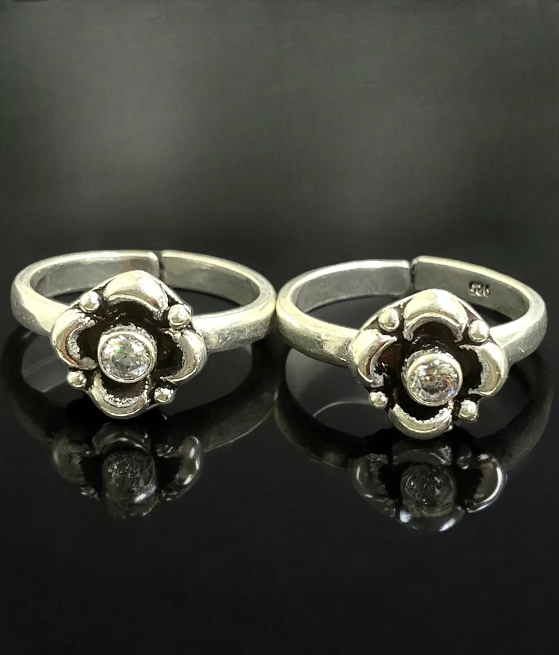 The Vismaya Silver Gemstone Toe-Rings