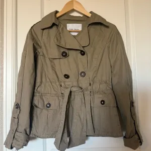 ZARA Basic Short Women’s Trench Coat Size M- beige